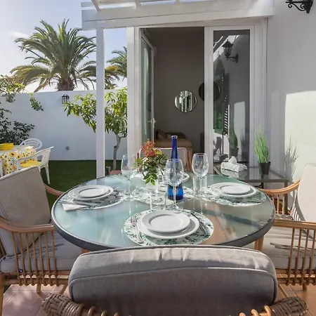 Charming - Private Terrace, Aircon & Pool *