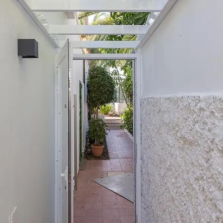 Charming - Private Terrace, Aircon & Pool