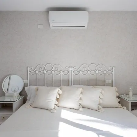 Charming - Private Terrace, Aircon & Pool San Bartolomé
