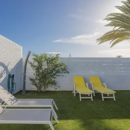 Luxury - Private Terrace - Pool - Aircon Holiday home *