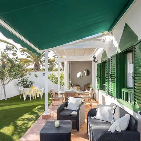 Holiday home Luxury - Private Terrace - Pool - Aircon *