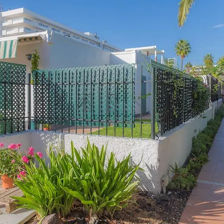 Luxury - Private Terrace - Pool - Aircon Holiday home *